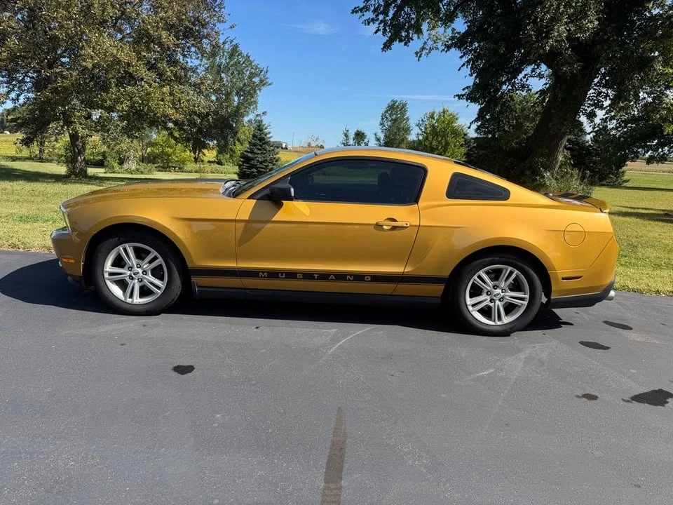 2010 Ford S197 Mustang - Image 3 of 4