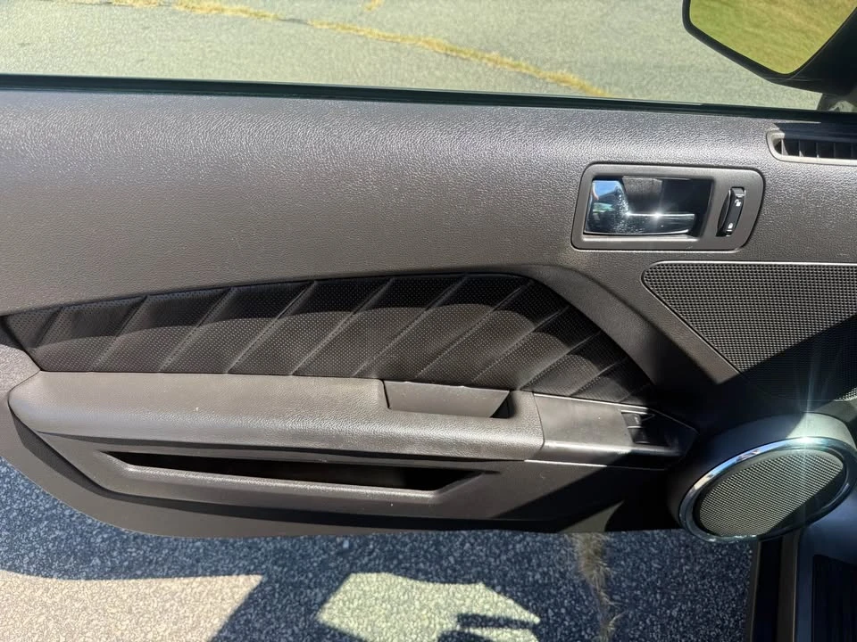 2010 Ford S197 Mustang - Image 16 of 20