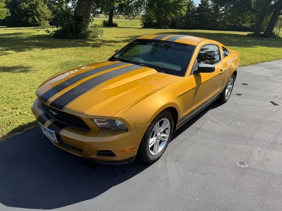 2010 Ford S197 Mustang - Image 2 of 4
