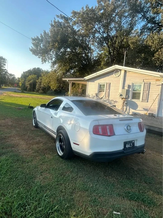 2010 Ford S197 Mustang - Image 2 of 7