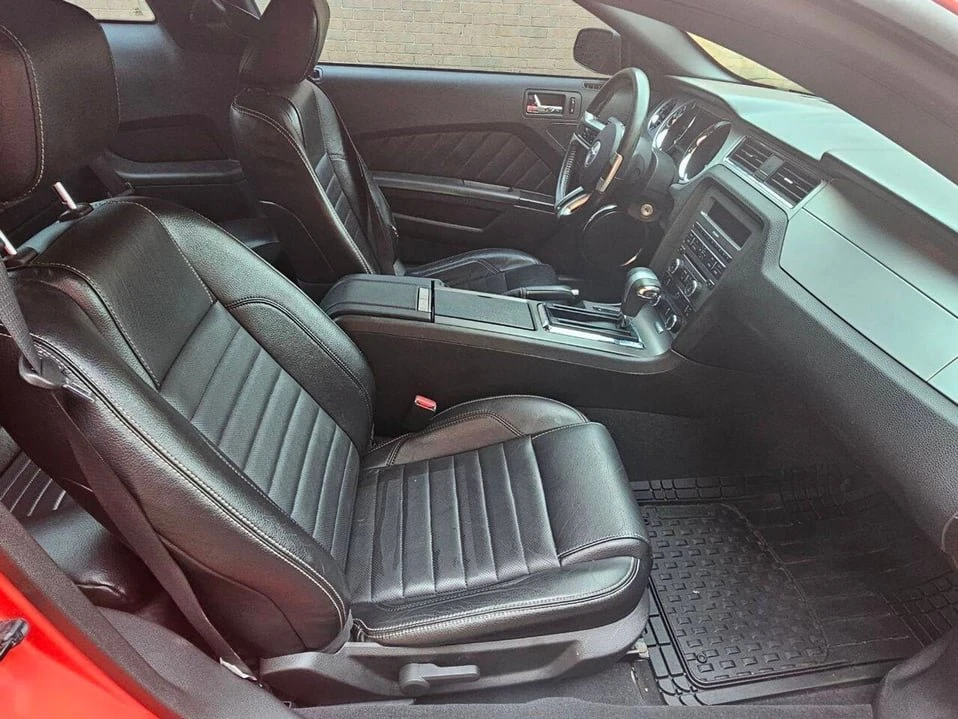 2010 Ford S197 Mustang - Image 10 of 13