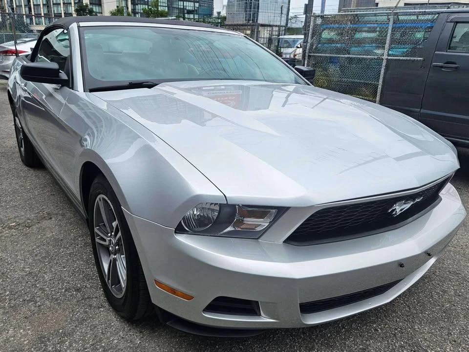 2010 Ford S197 Mustang - Image 2 of 8