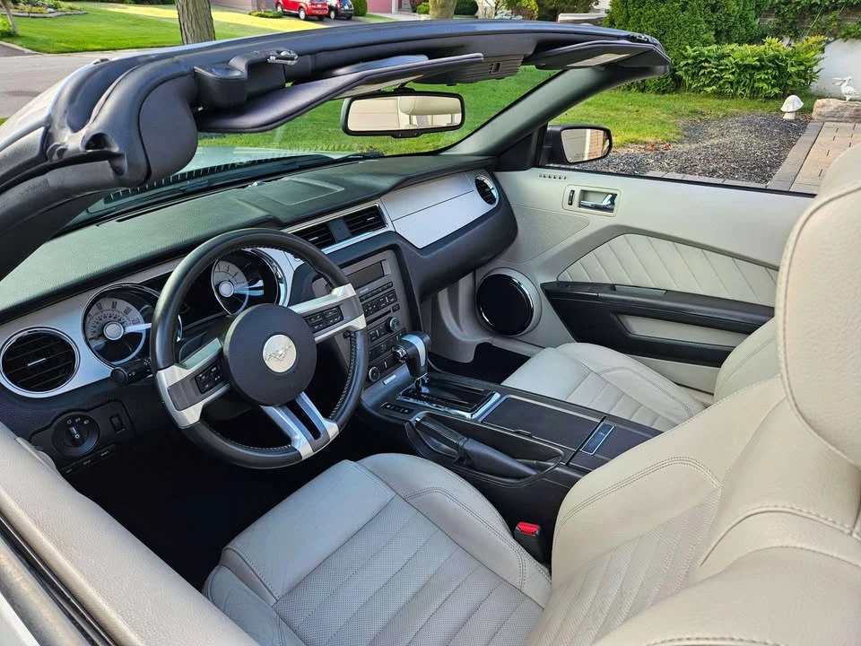 2010 Ford S197 Mustang - Image 7 of 8