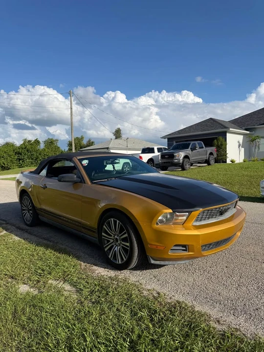 2010 Ford S197 Mustang - Image 2 of 7