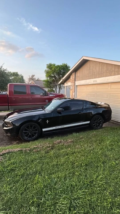 2010 Ford S197 Mustang - Image 2 of 5
