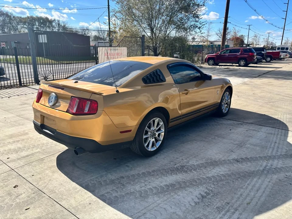2010 Ford S197 Mustang - Image 5 of 11