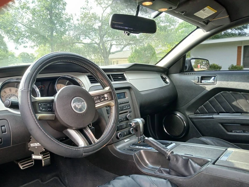 2010 Ford S197 Mustang - Image 6 of 13
