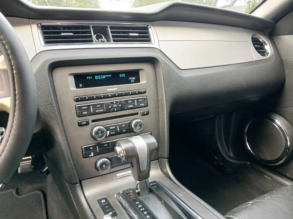 2010 Ford S197 Mustang - Image 11 of 13