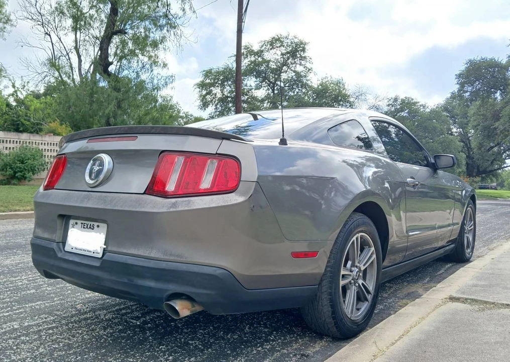 2010 Ford S197 Mustang - Image 12 of 13
