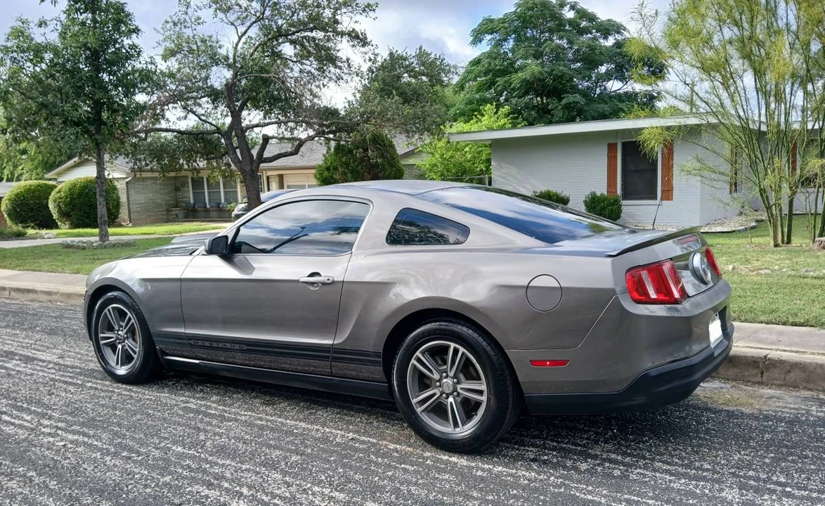 2010 Ford S197 Mustang - Image 5 of 13