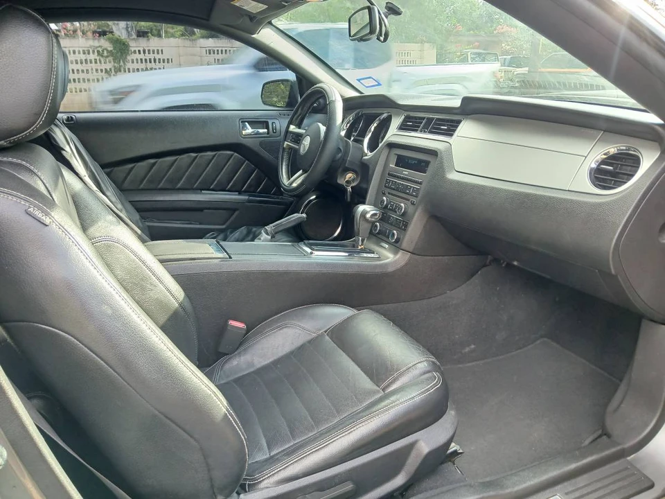2010 Ford S197 Mustang - Image 7 of 13