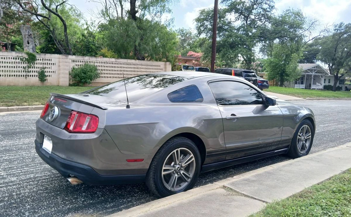 2010 Ford S197 Mustang - Image 4 of 13