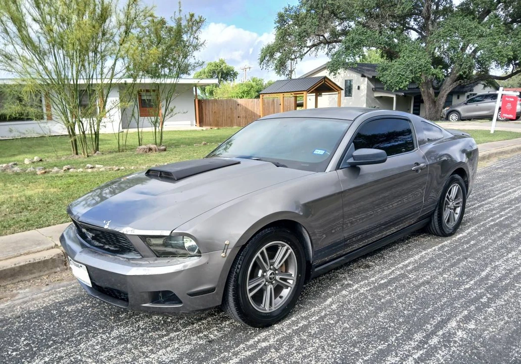 2010 Ford S197 Mustang - Image 2 of 13