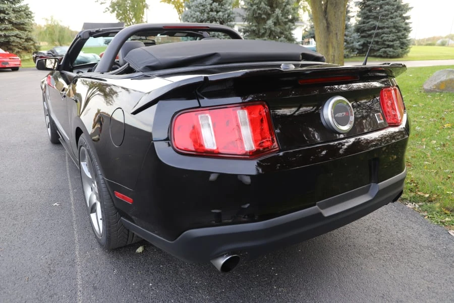 2010 Ford S197 Mustang - Image 2 of 9