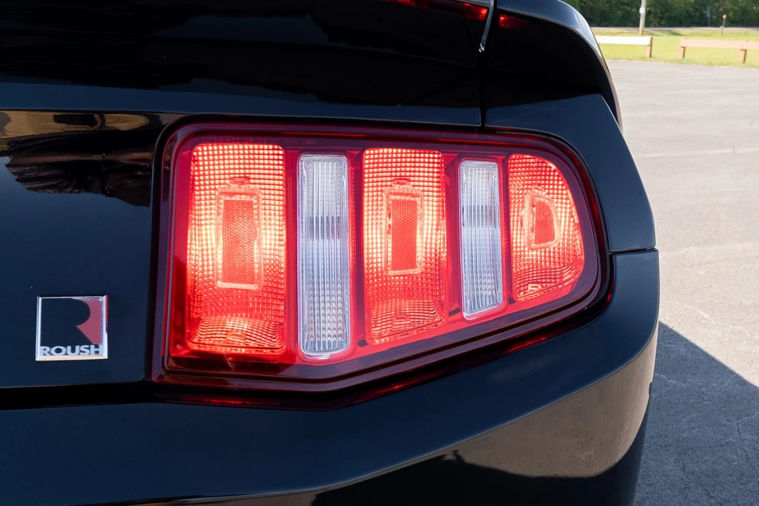 2010 Ford S197 Mustang - Image 19 of 31