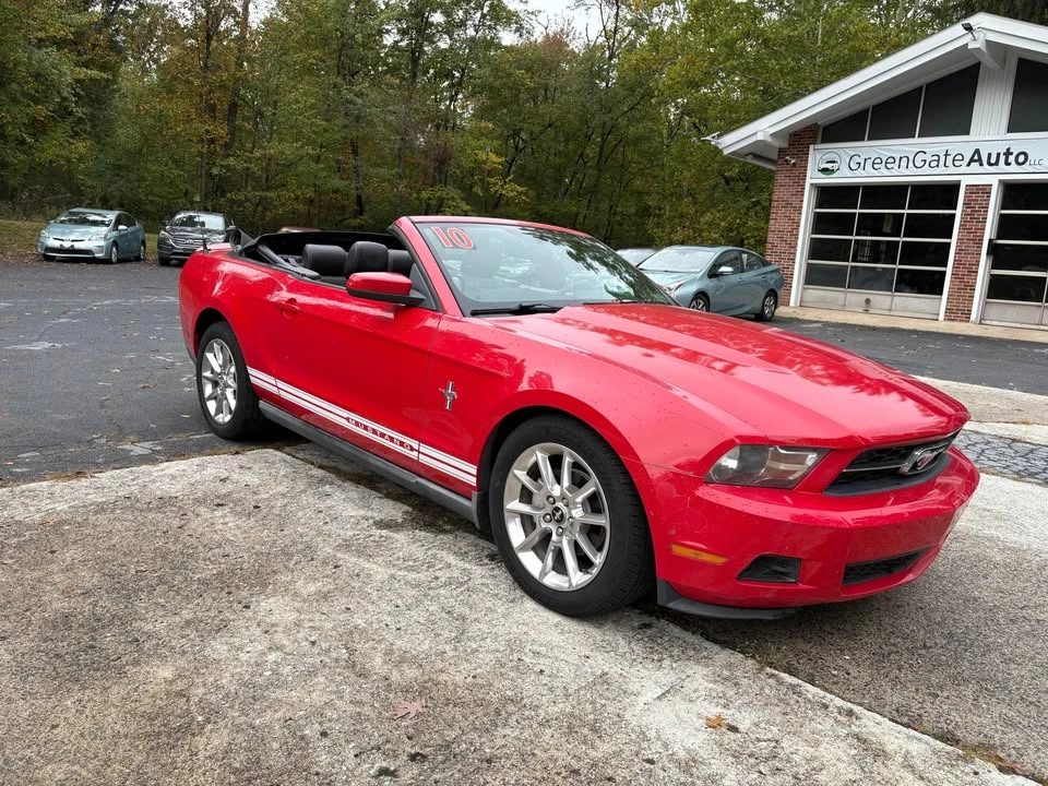 2010 Ford S197 Mustang - Image 2 of 10