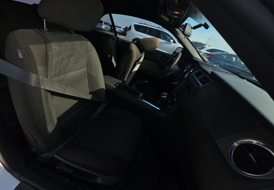 2010 Ford S197 Mustang - Image 11 of 12