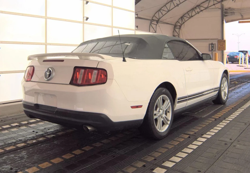 2010 Ford S197 Mustang - Image 5 of 12