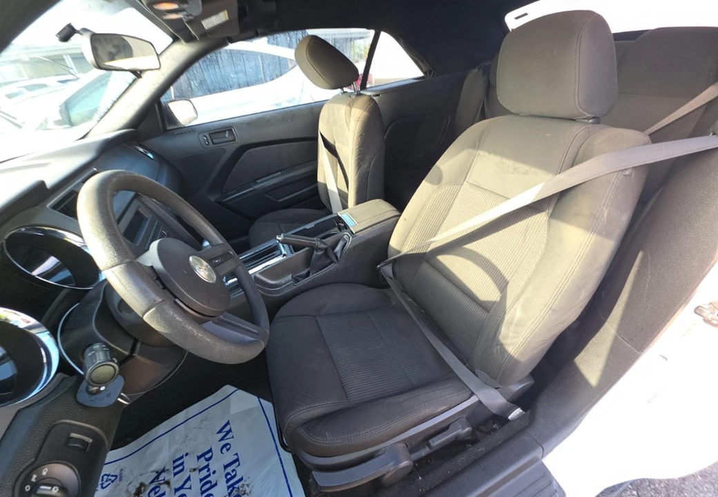 2010 Ford S197 Mustang - Image 10 of 12