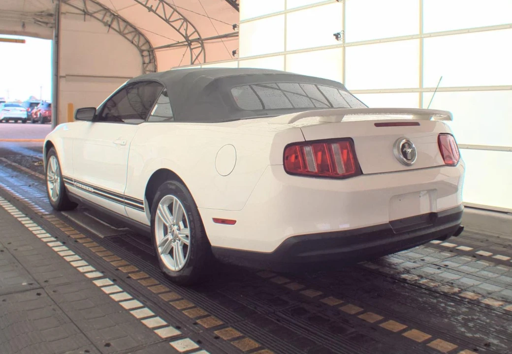 2010 Ford S197 Mustang - Image 8 of 12
