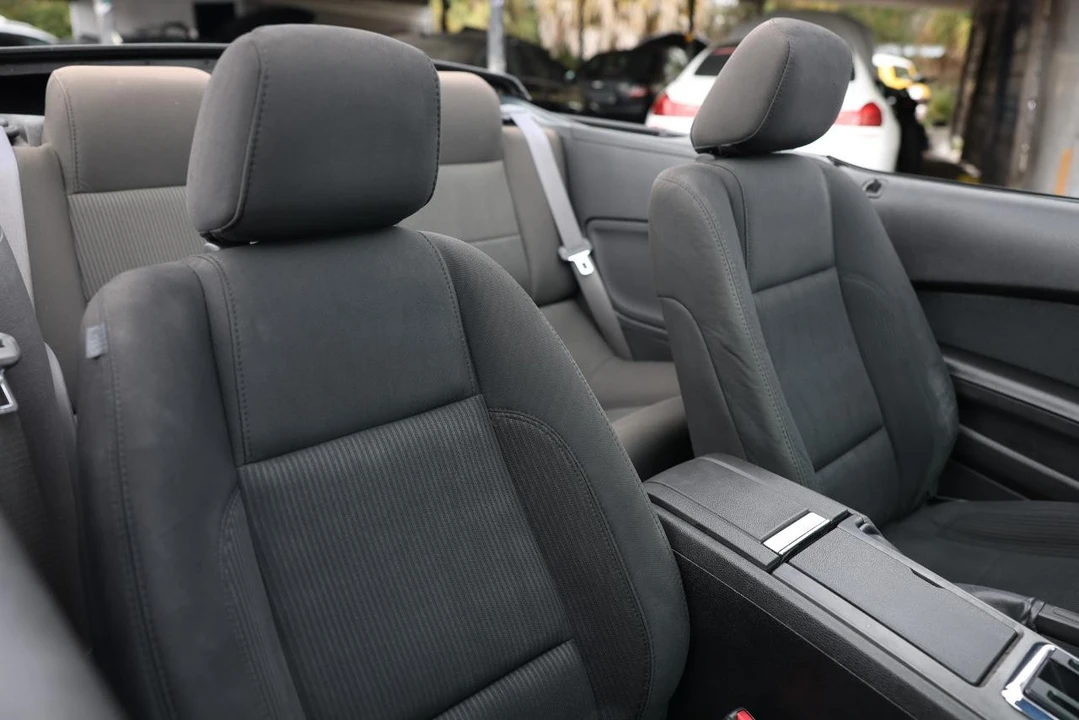 2010 Ford S197 Mustang - Image 16 of 21