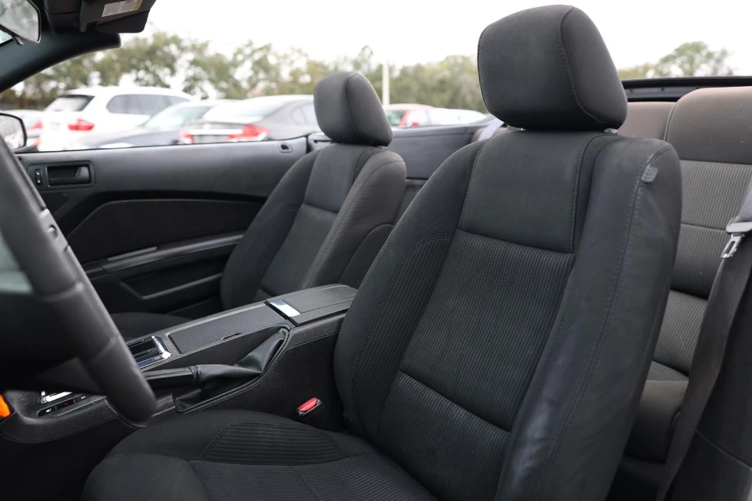 2010 Ford S197 Mustang - Image 9 of 21