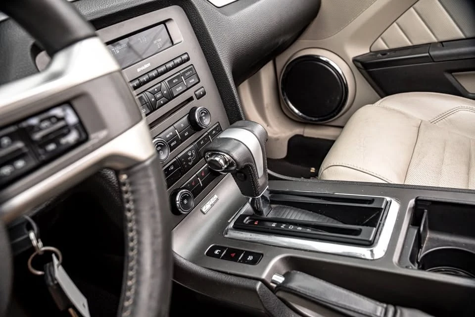 2010 Ford S197 Mustang - Image 13 of 13