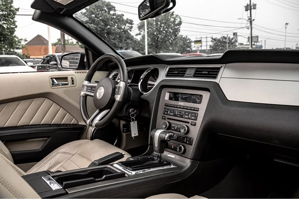 2010 Ford S197 Mustang - Image 7 of 13