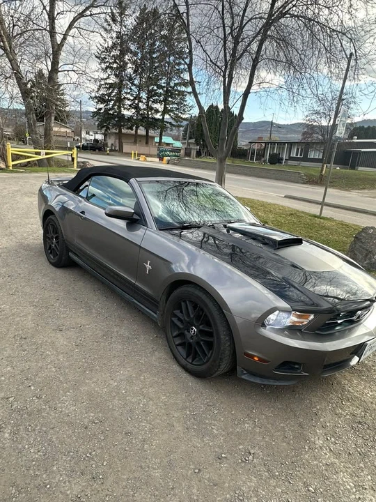 2010 Ford S197 Mustang - Image 2 of 10