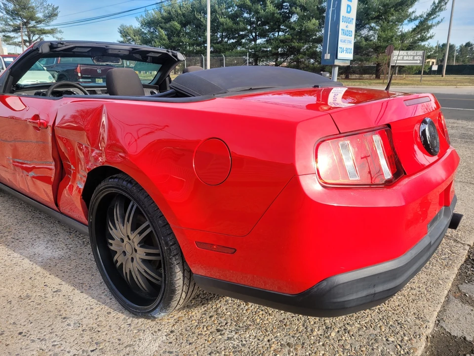 2010 Ford S197 Mustang - Image 16 of 21