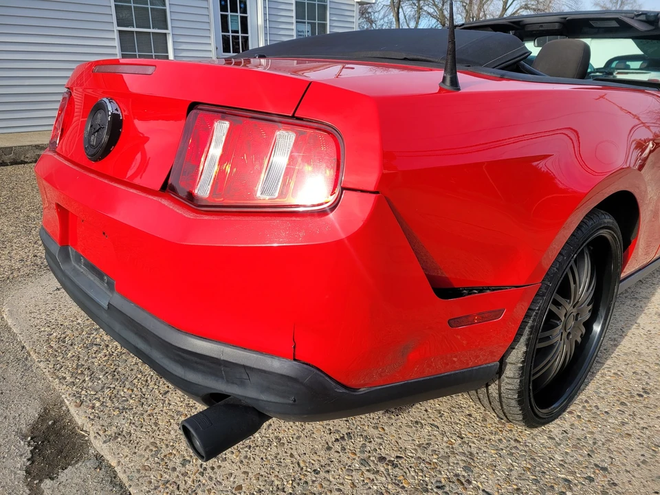 2010 Ford S197 Mustang - Image 19 of 31