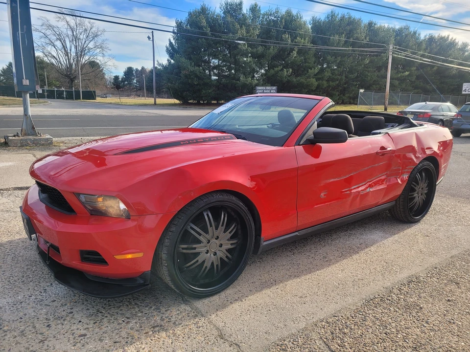2010 Ford S197 Mustang - Image 2 of 31
