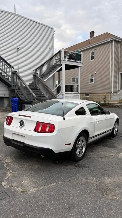 2010 Ford S197 Mustang - Image 5 of 11