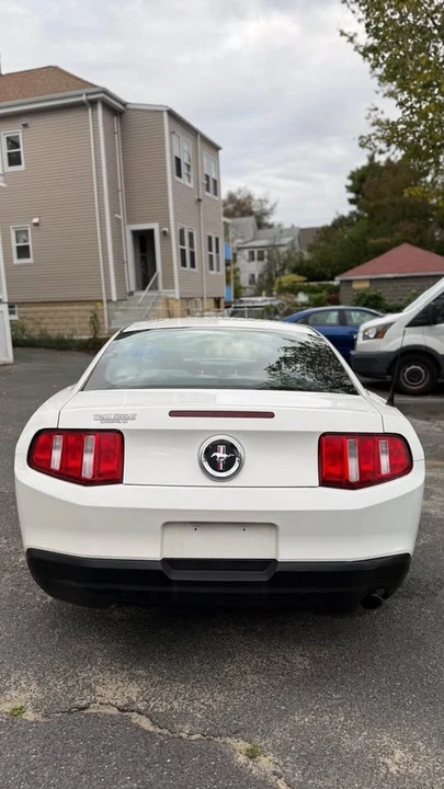 2010 Ford S197 Mustang - Image 6 of 11