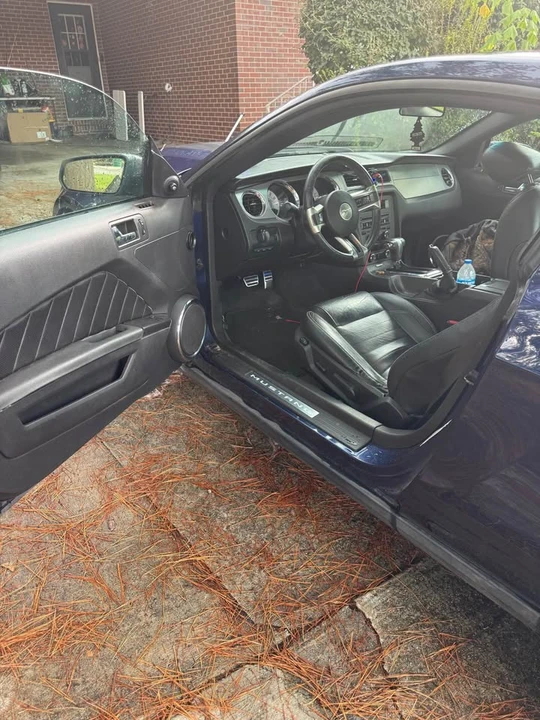2010 Ford S197 Mustang - Image 2 of 7