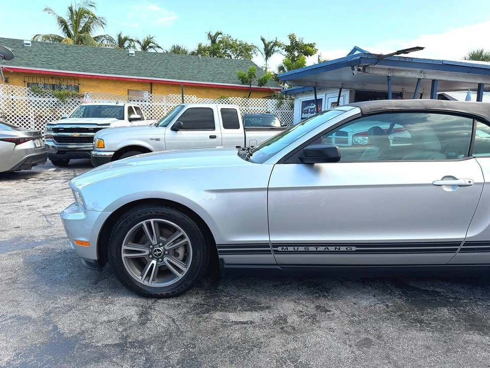 2010 Ford S197 Mustang - Image 11 of 31