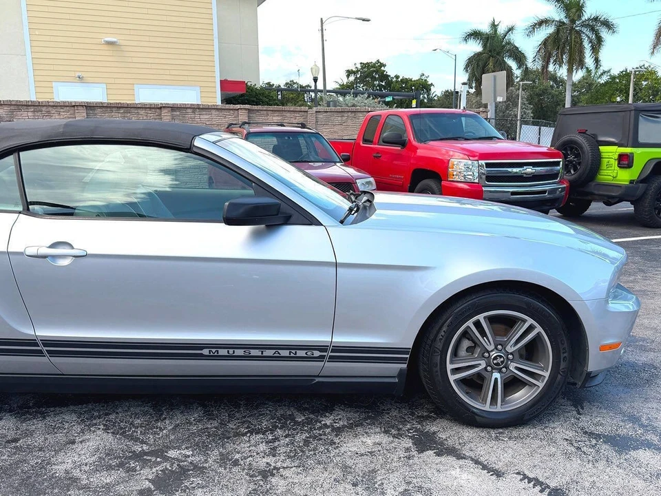 2010 Ford S197 Mustang - Image 14 of 31