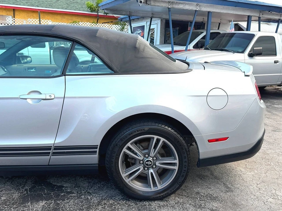 2010 Ford S197 Mustang - Image 12 of 31