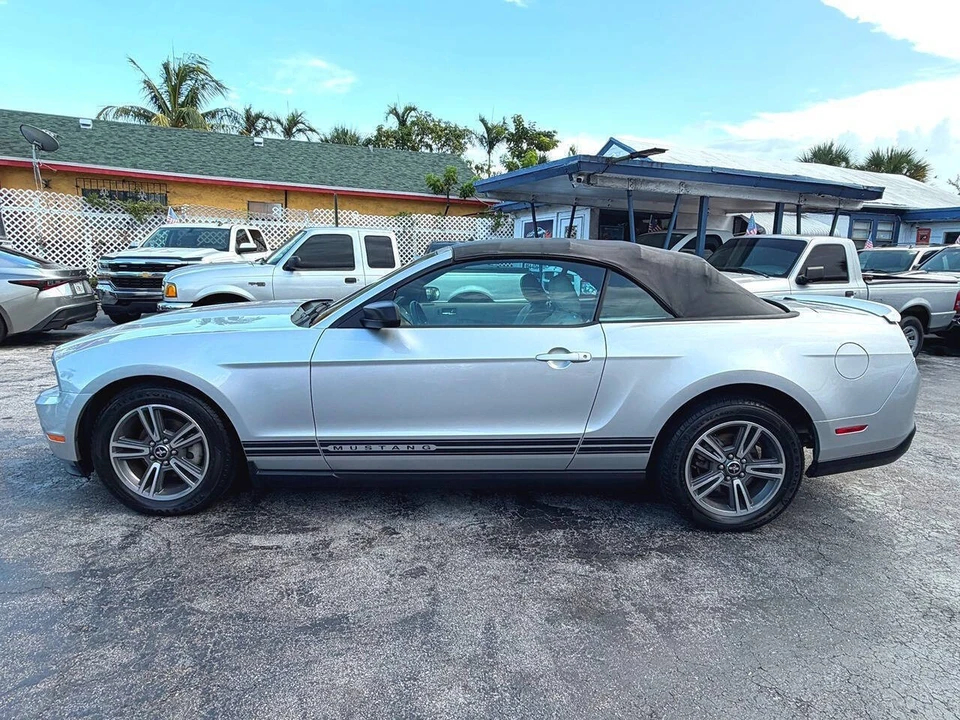 2010 Ford S197 Mustang - Image 10 of 31