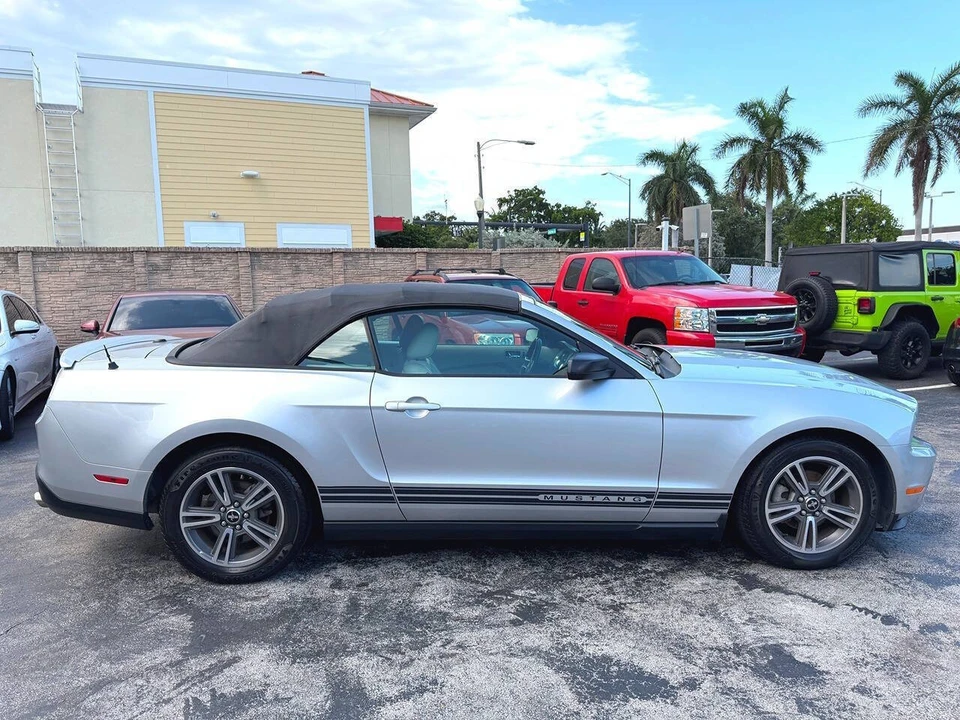 2010 Ford S197 Mustang - Image 13 of 31