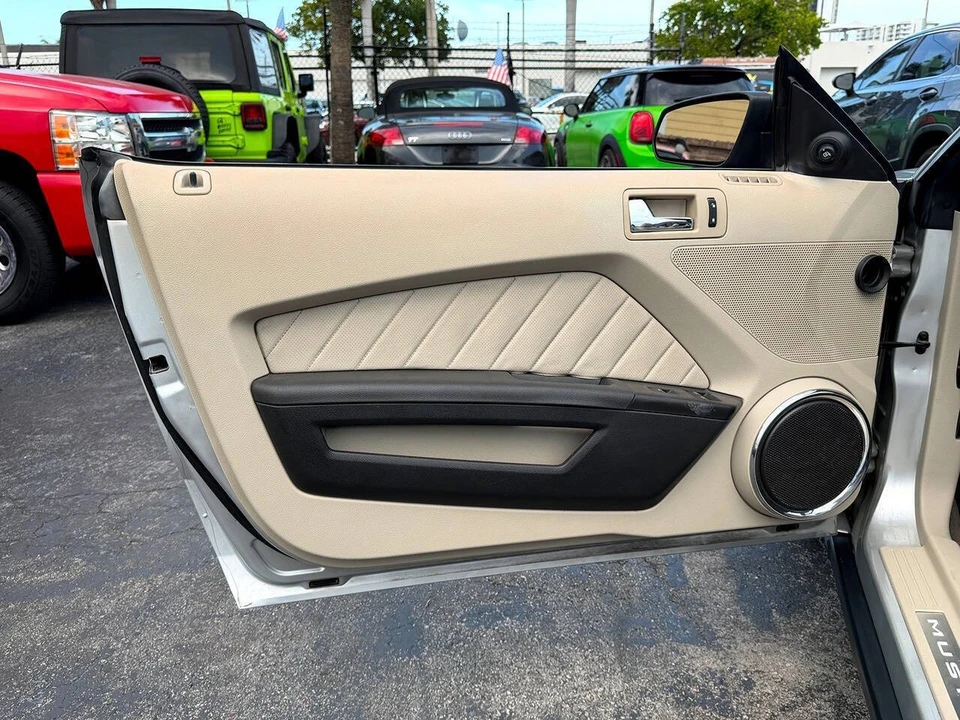 2010 Ford S197 Mustang - Image 21 of 31