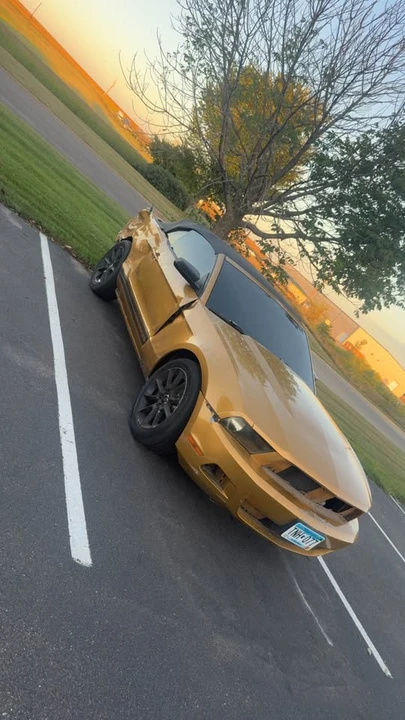 2010 Ford S197 Mustang - Image 2 of 10