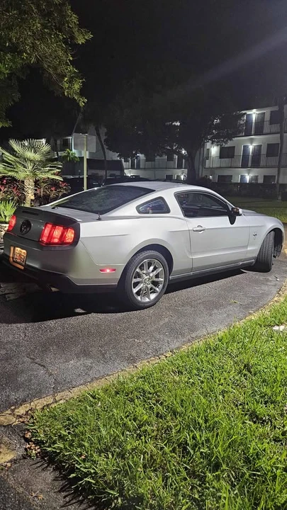 2010 Ford S197 Mustang - Image 2 of 6