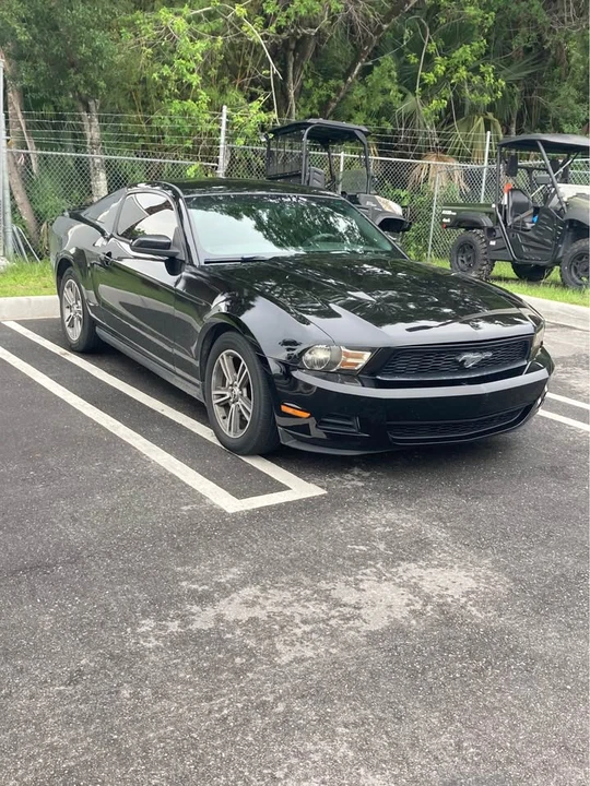 2010 Ford S197 Mustang - Image 2 of 4