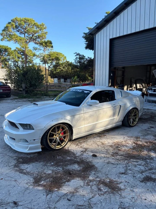 2010 Ford S197 Mustang - Image 2 of 16