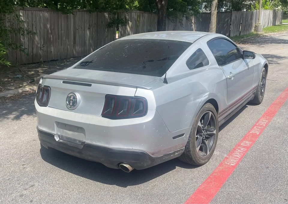 2010 Ford S197 Mustang - Image 7 of 9