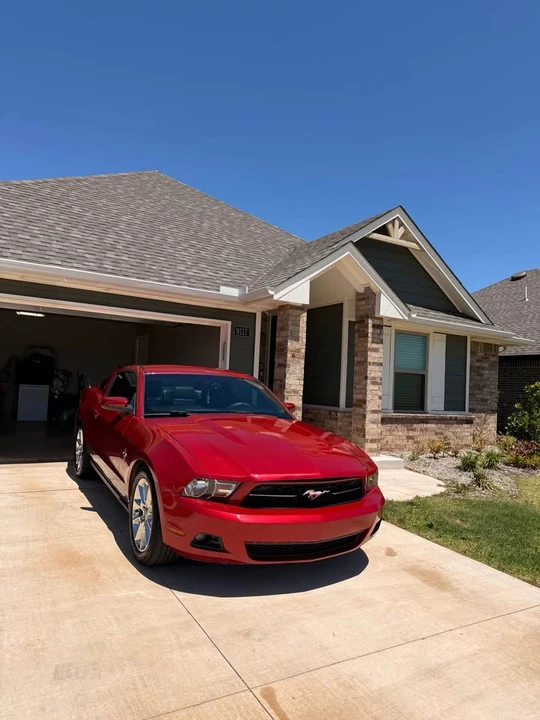 2010 Ford S197 Mustang - Image 2 of 8
