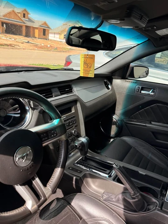 2010 Ford S197 Mustang - Image 6 of 8