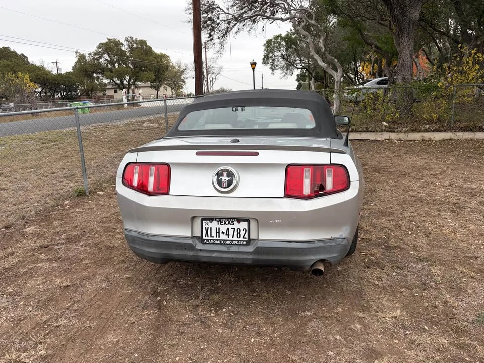 2010 Ford S197 Mustang - Image 7 of 10