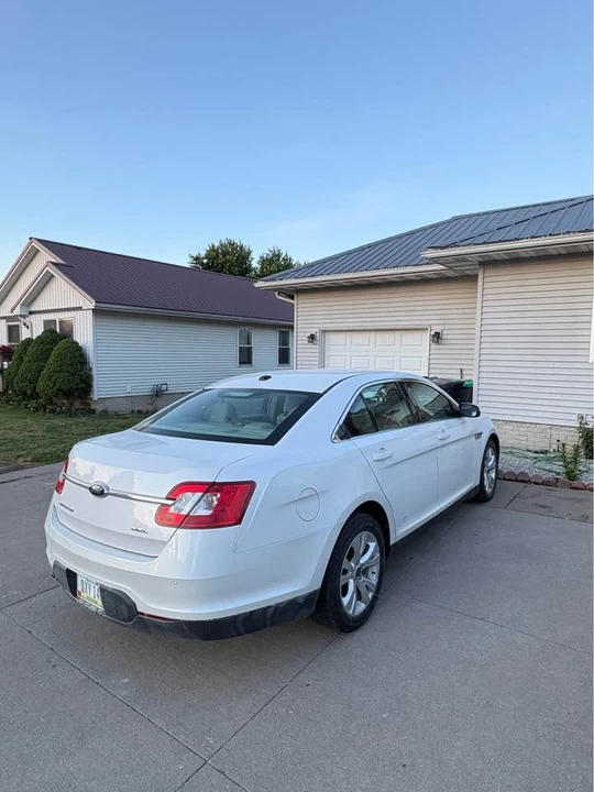 2010 Ford Taurus 6th Gen - Image 3 of 9